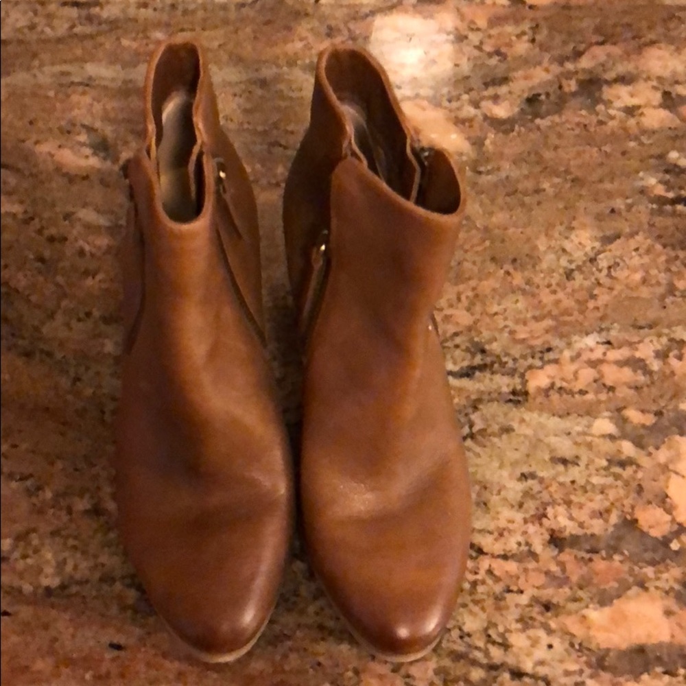 Michael Kors Booties. - Picture 1 of 4